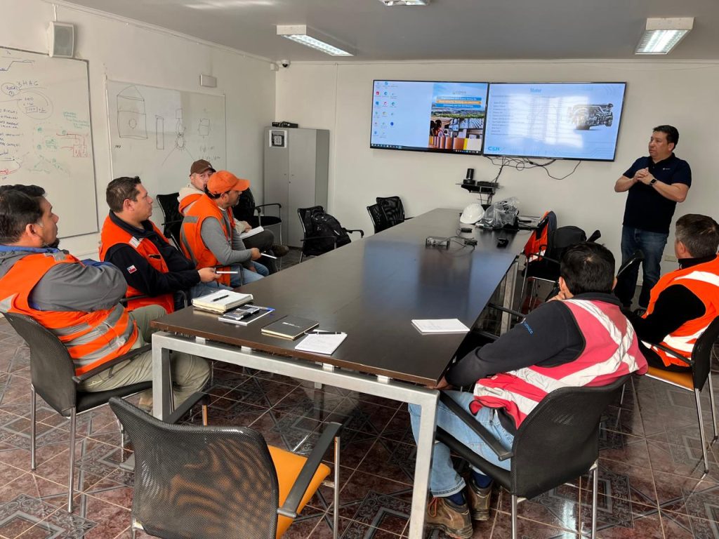 Capacitamos a 18 de nuestros choferes en el correcto uso y buenas prácticas de los equipos IVECO, específicamente del camión IVECO Trakker 410.